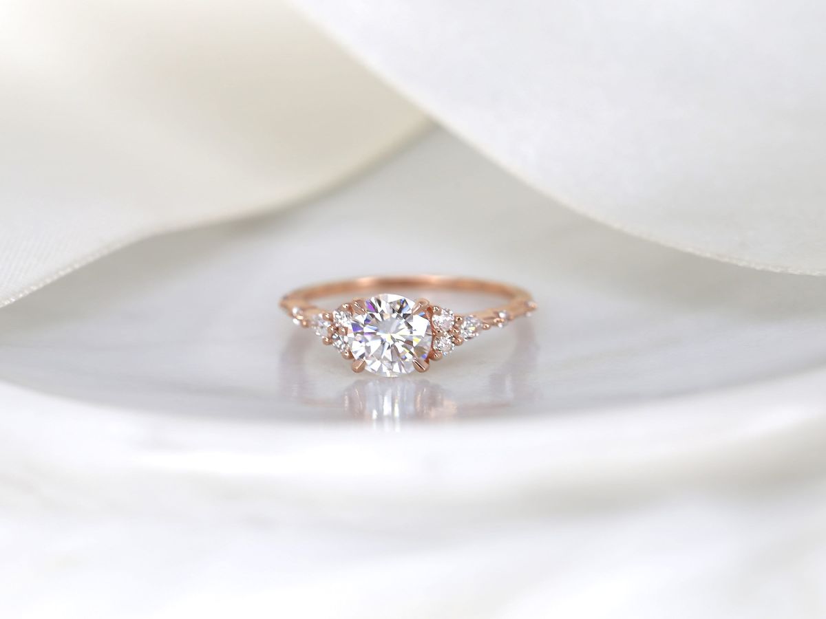 Stunning 1.0 CT Round Moissanite Engagement Ring with Cluster Design 1